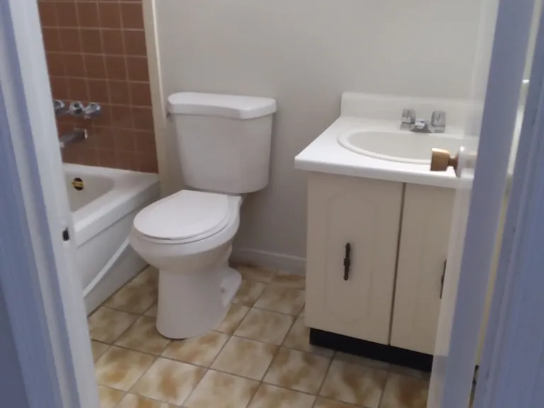 560 Bloor St E #203 — Photo 6