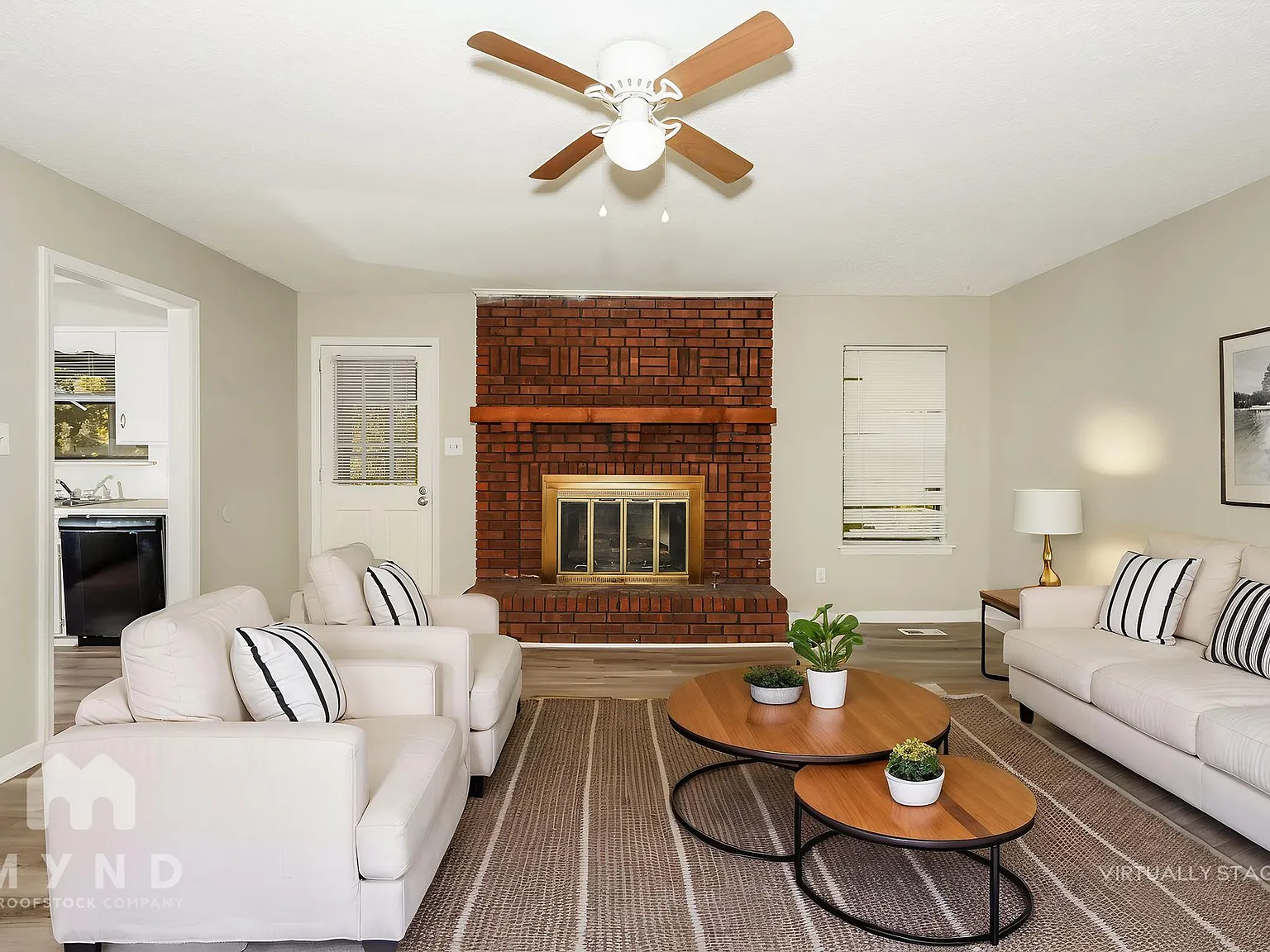 3 bed, 2.0 bath, 1352 sqft, $1,425 — Photo 2