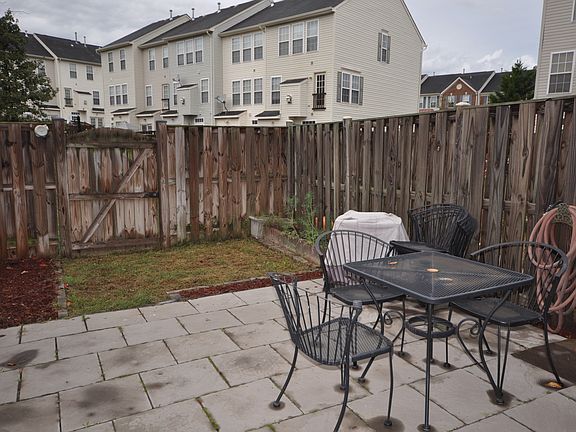 Stone Patio w/fenced yard