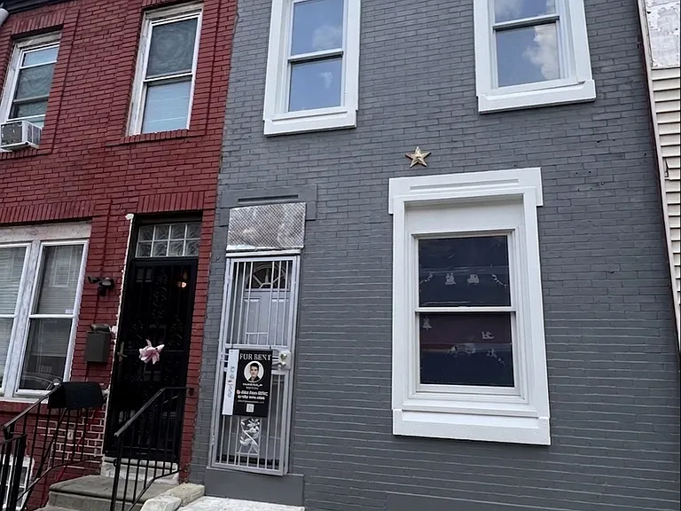 2740 N Darien St — Photo 1