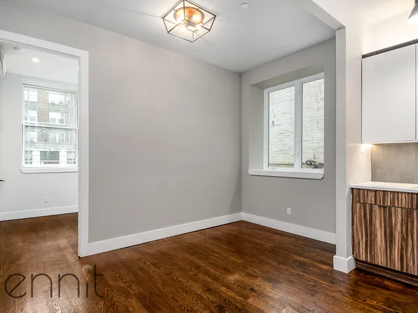 1031 Montgomery Street image 2 of 13