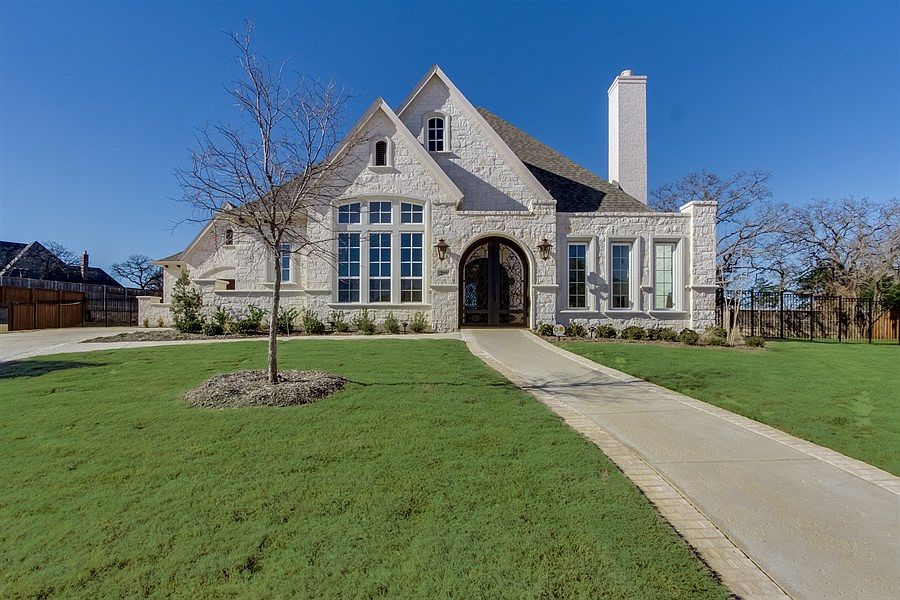 1st image of 200 Saint Tropez Dr