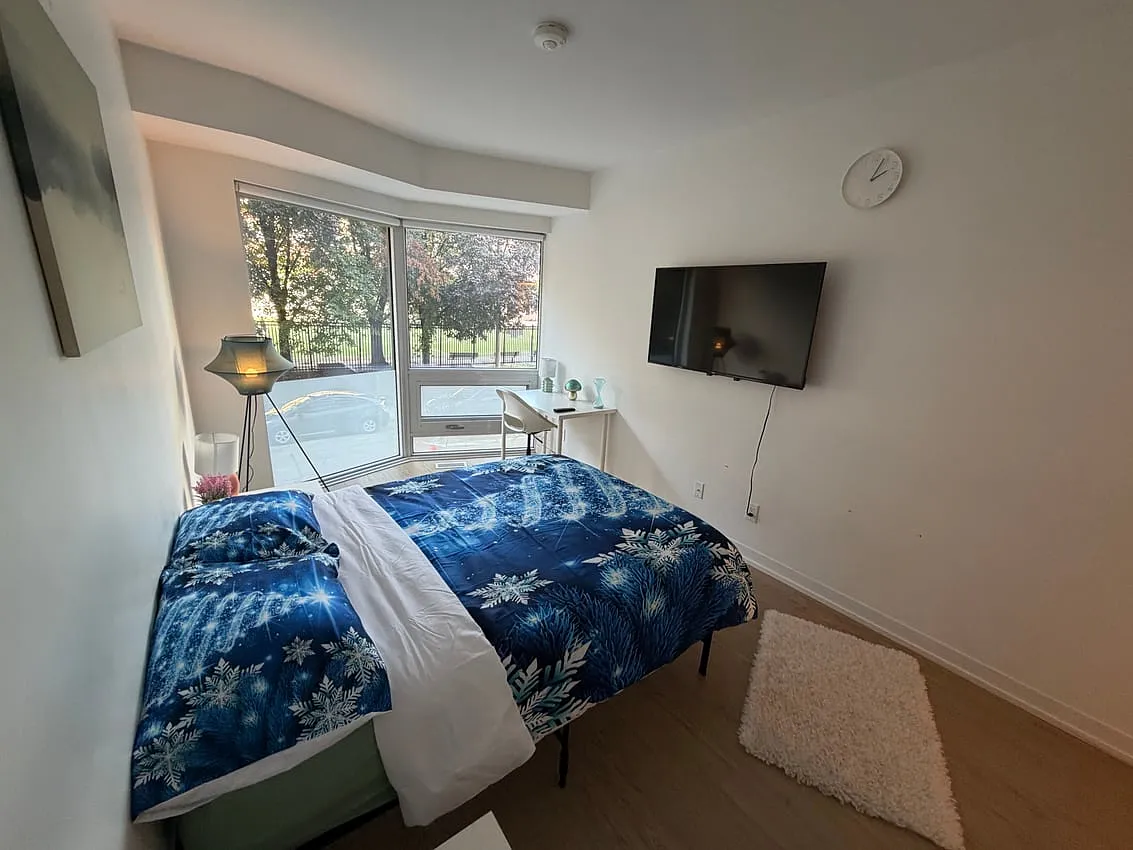 Master Room - Church St & Wood St — Photo 2