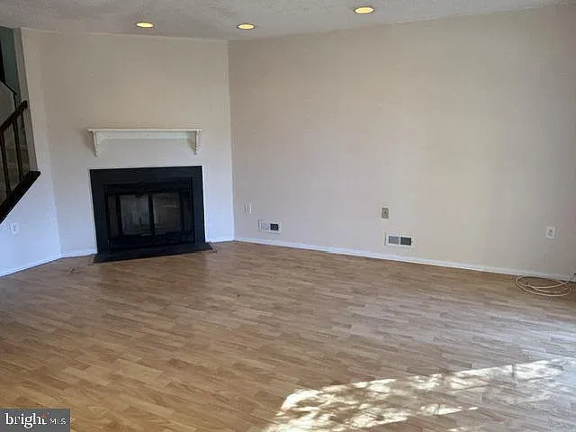 2 bed, 2.5 bath, 1296 sqft, $2,500 — Photo 2