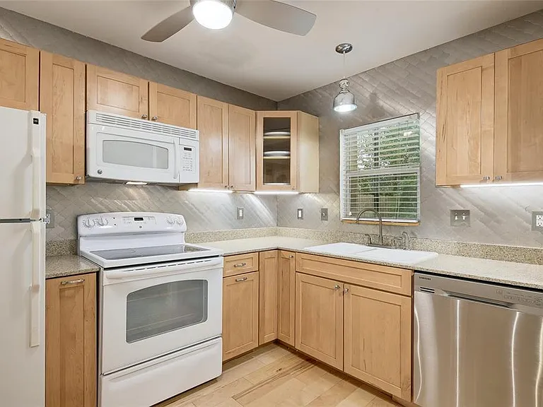 5330 Balcones Dr #G — Photo 15