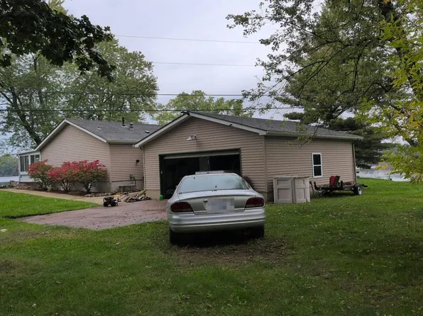 8283 Sunset Dr, Lyons, MI 48851