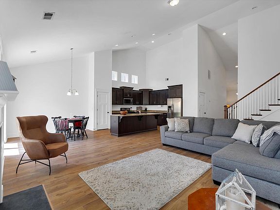5th image of 312 Runion Lake Ct