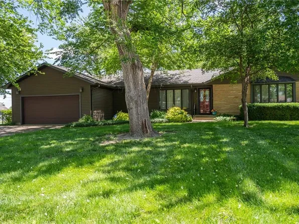 506 N Pine St, Garnett, KS 66032