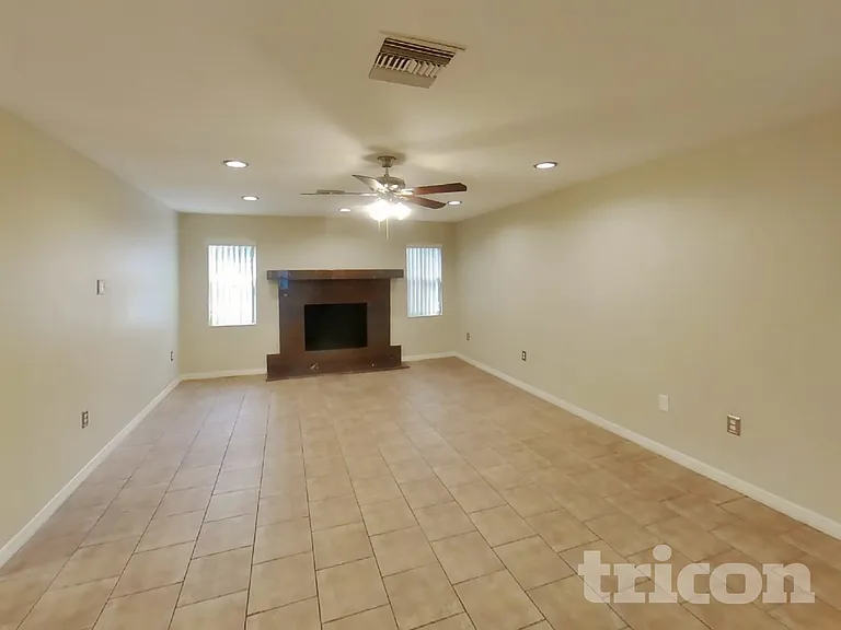 1601 Gulf Rd — Photo 3