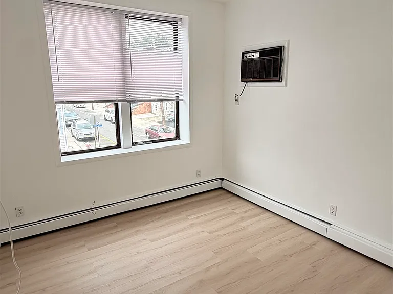 599 60th St #60 — Photo 5