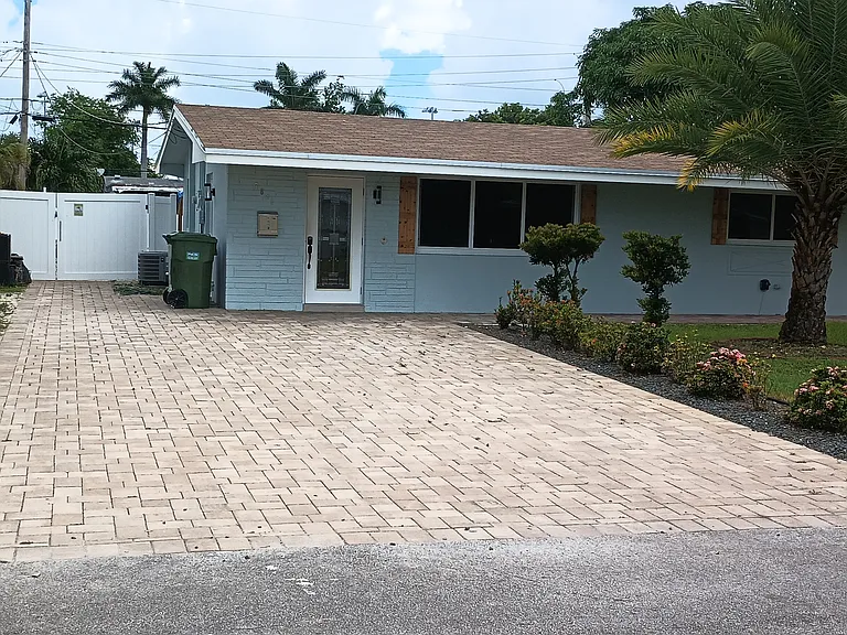 7681 NW 16th Ct — Photo 2
