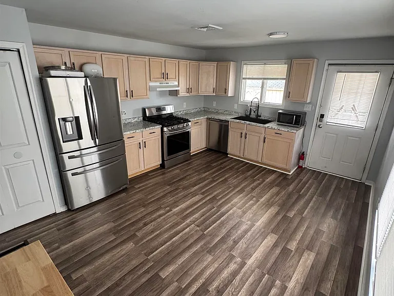 325 N Ohio Ave — Photo 11