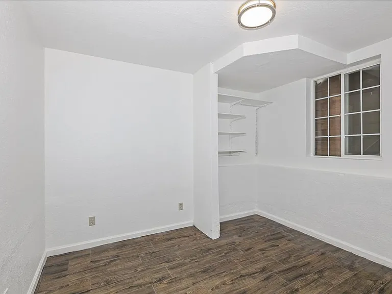 826 20th St #F — Photo 22