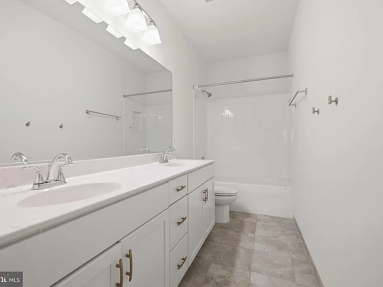 301 Kingdom Dr — Photo 79