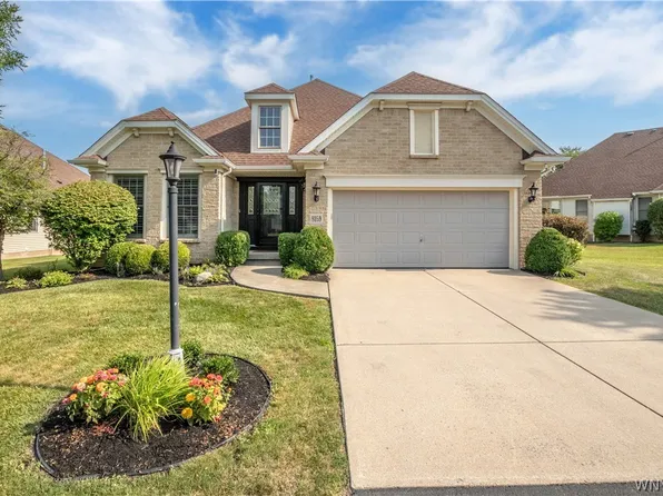 8059 Laurel Park Ln, East Amherst, NY 14051