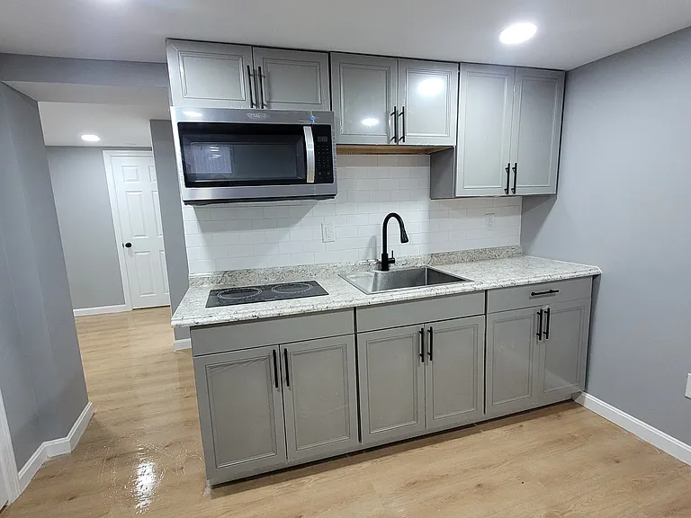 346 Webster Ave #H — Photo 2