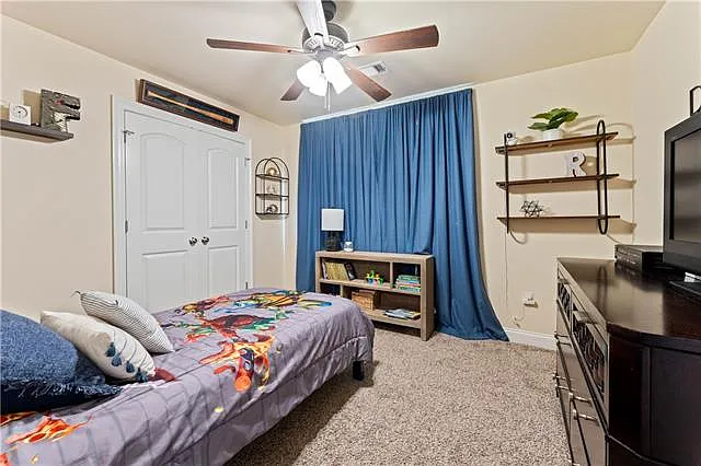 17014 Octavia St — Photo 16