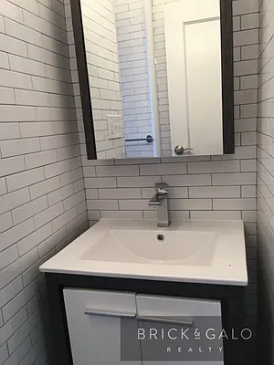 Rented by BRICK & GALO REALTY CORP | media 29