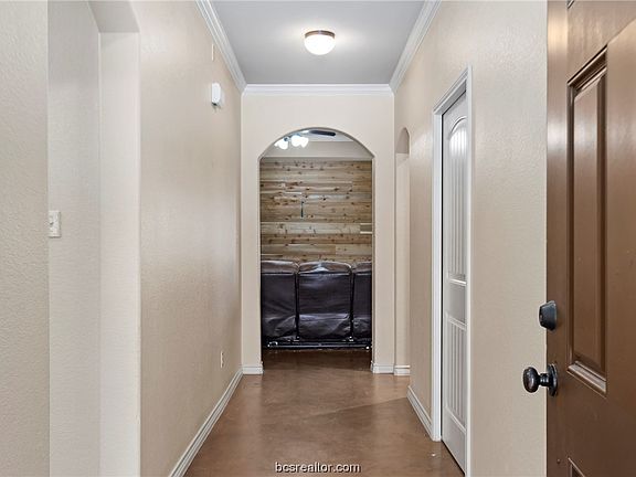 5th image of 402 Hayes Ln