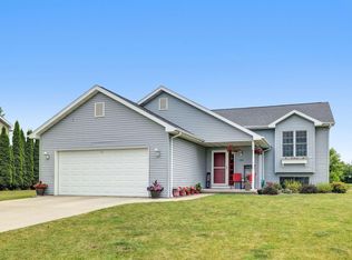 136 Winchester Dr, Seymour, WI 54165