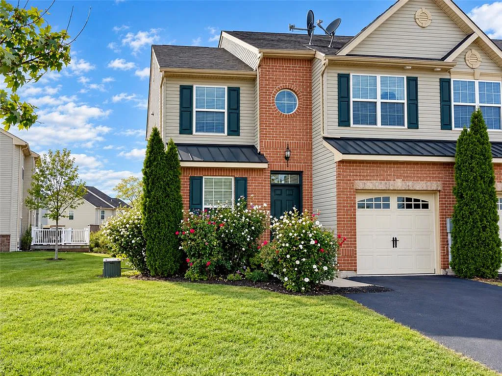 3 bed, 2.5 bath, 2259 sqft, $2,700 — Photo 1