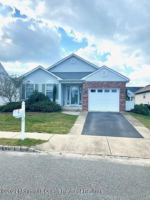 1st image of 7 Winterton Dr