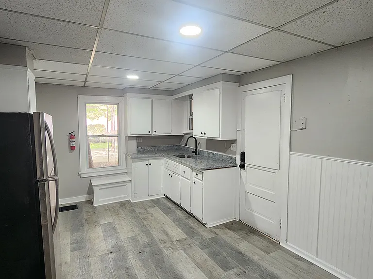 261 Beech St — Photo 7