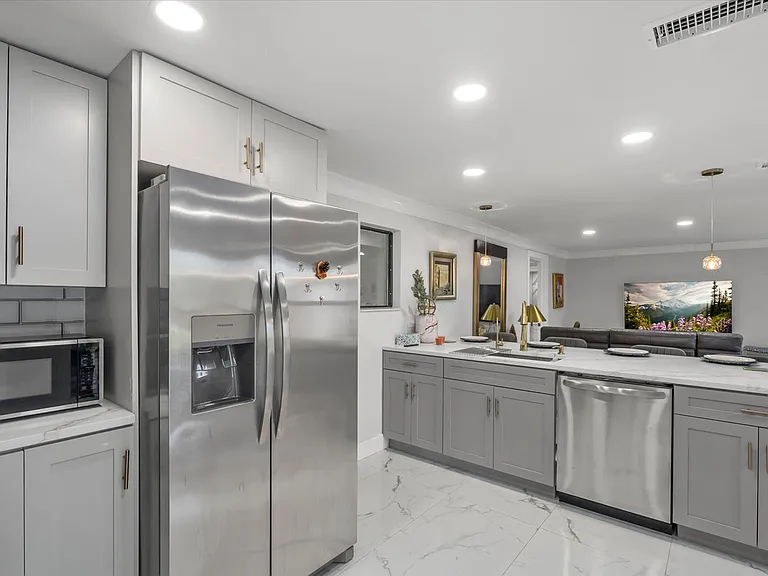 440 Glengary Cir — Photo 11