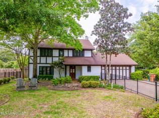 128 Shadow Lawn Ave, Pass Christian, MS 39571