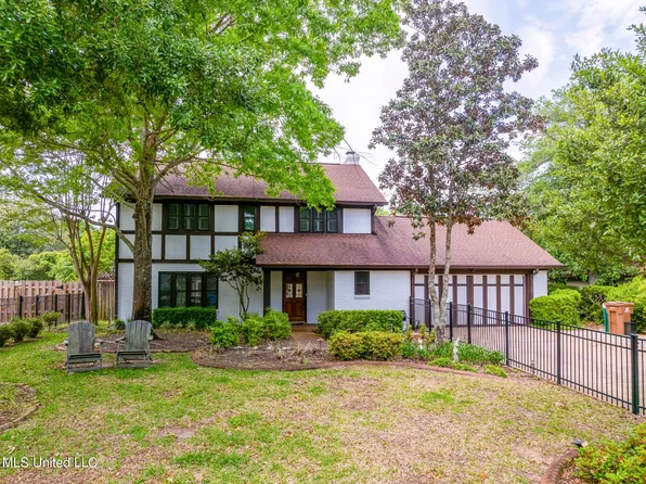 128 Shadow Lawn Ave, Pass Christian, MS 39571