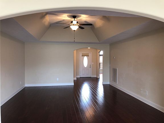 2nd image of 1076 Campbell Ave