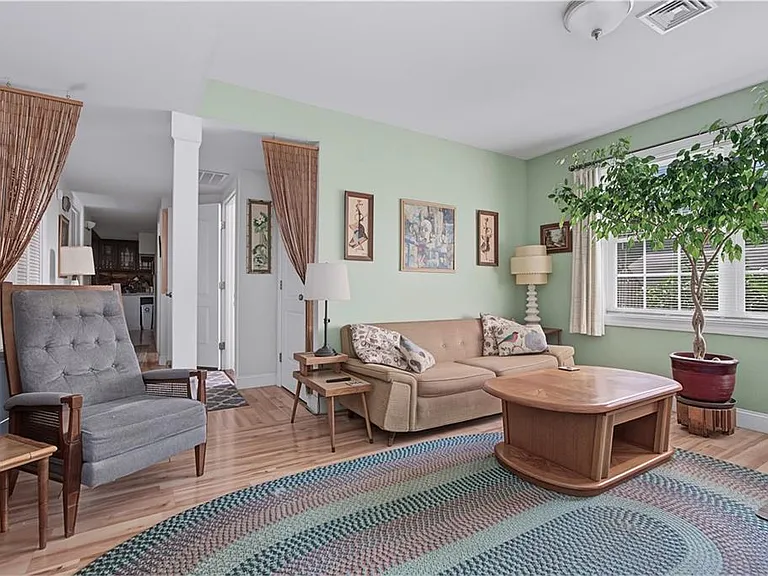 45 Oakwood Ave — Photo 31