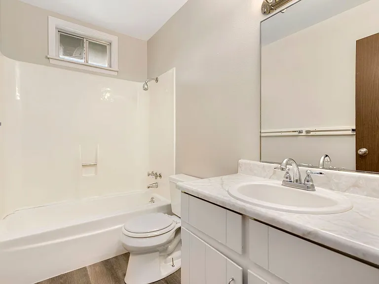 1848 Marlborough Ct — Photo 16