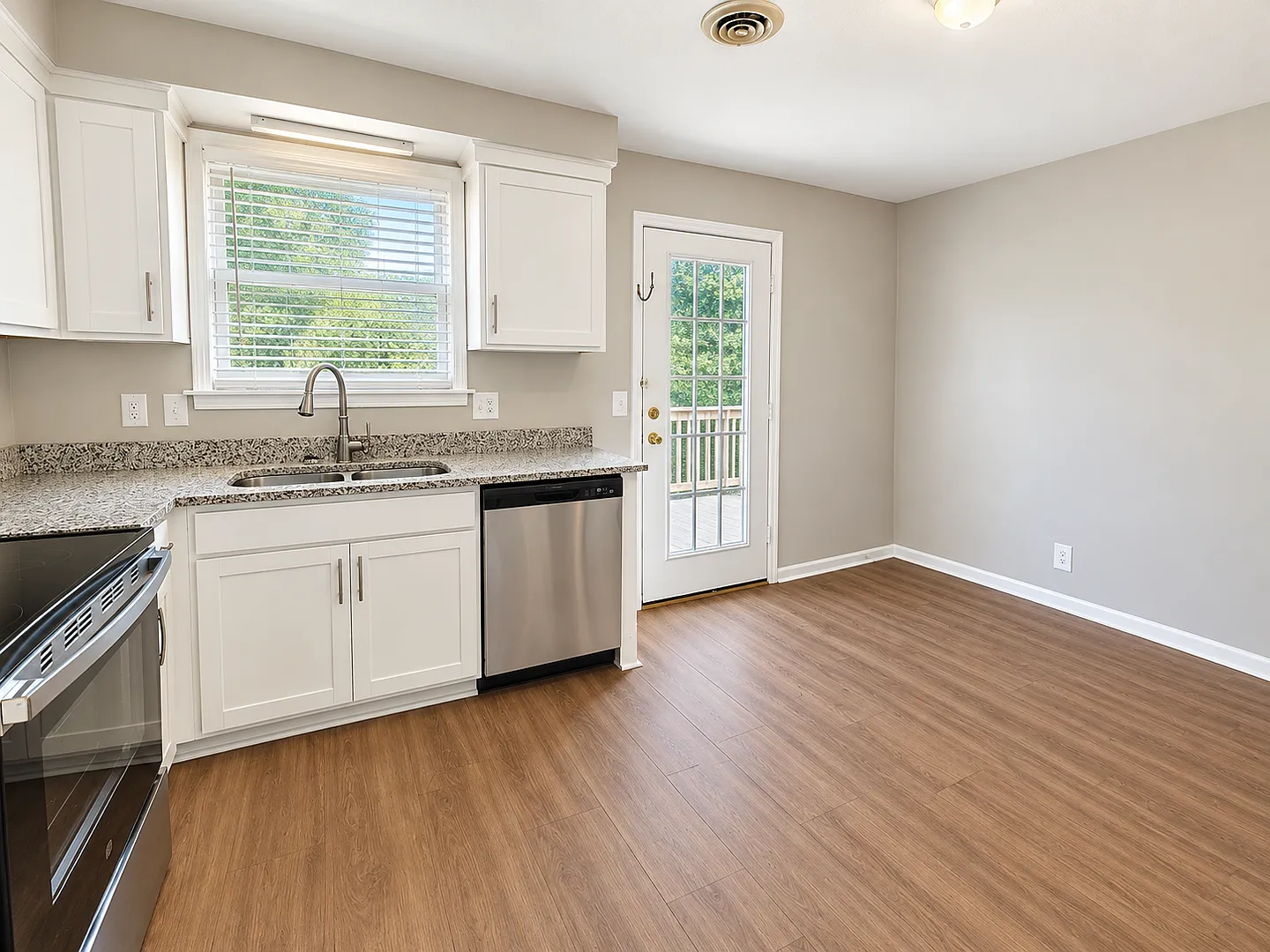 610 Commerce St — Photo 4