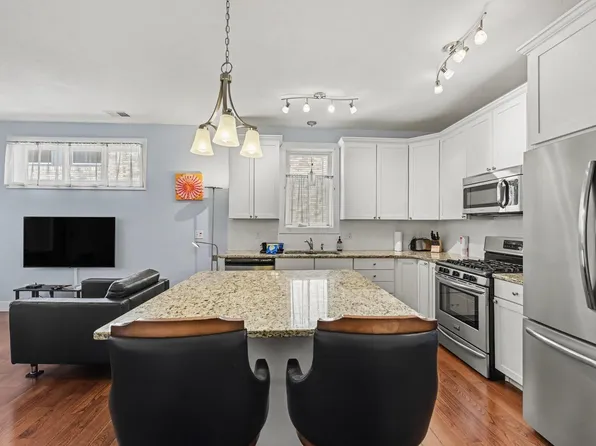 119 E 8th St APT 5, Traverse City, MI 49684