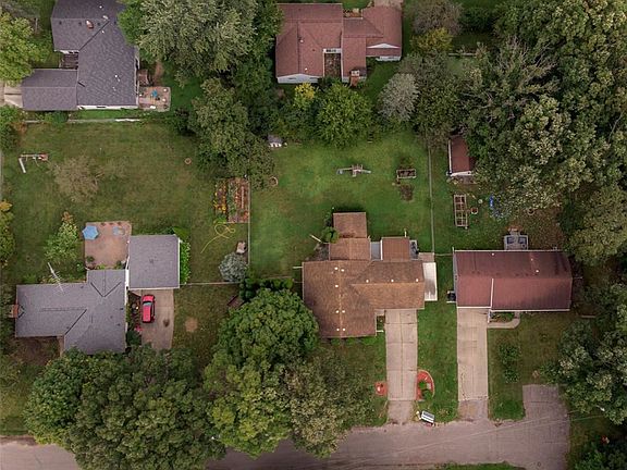 5th image of 2403 S Southampton Ave