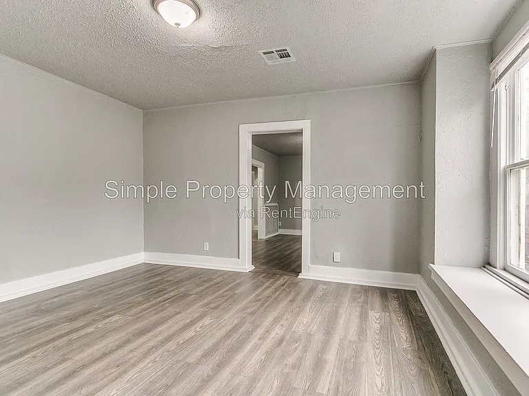 1728 NE Euclid St — Photo 8