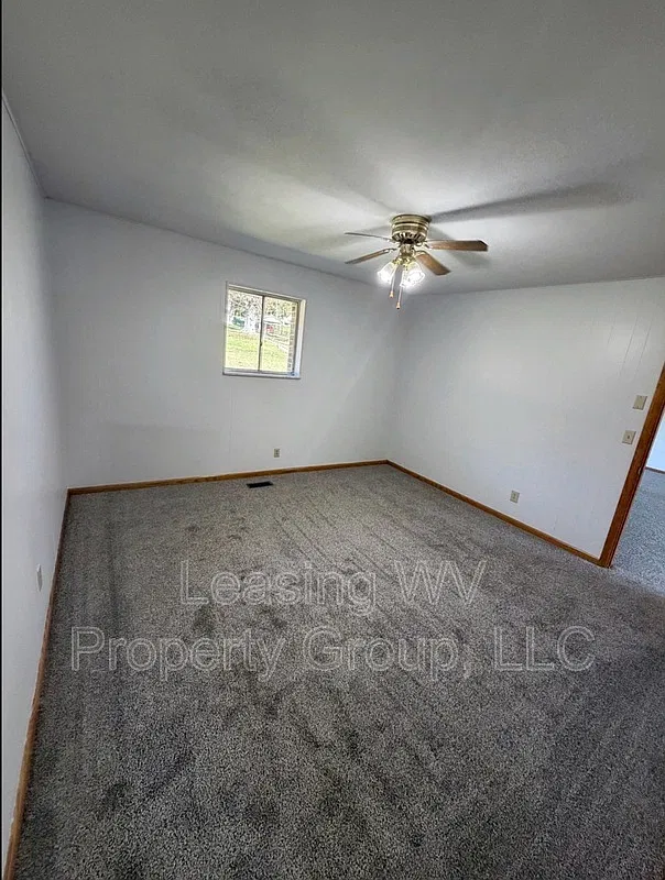 4 bed, 2.0 bath, 1800 sqft, $2,000 — Photo 3