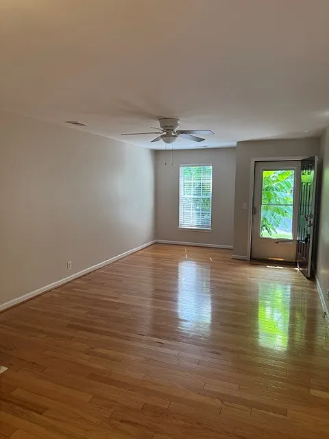 3 bed, 1327 sqft, $1,850 — Photo 3