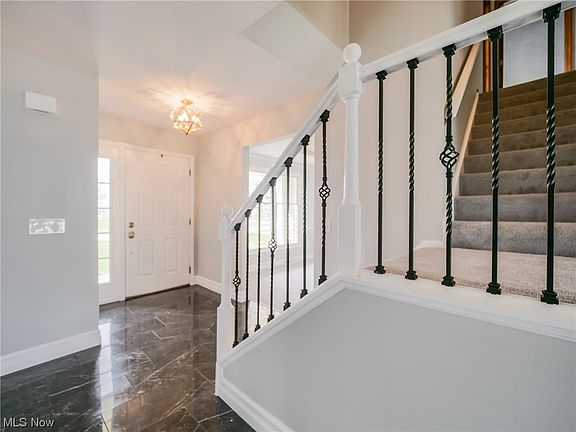 5th image of 609 Wellesley Cir