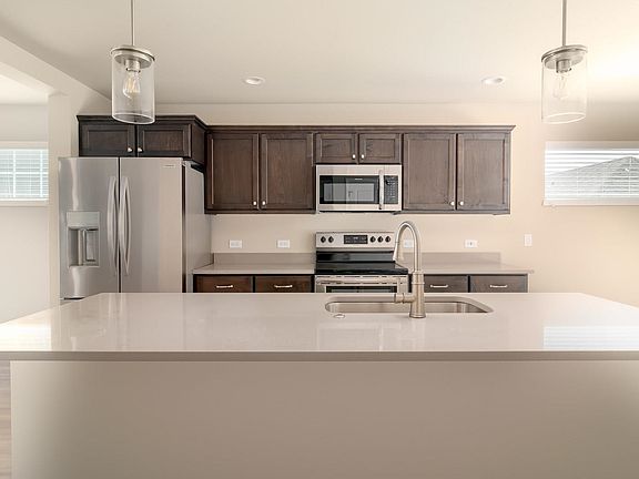 4th image of 665 Hillcrest Dr