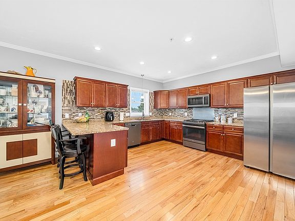 4th image of 2 Mackenzie Way Unit 2