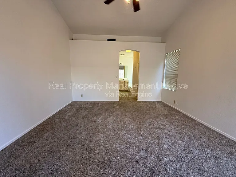 4260 E Rosemonte Dr — Photo 14