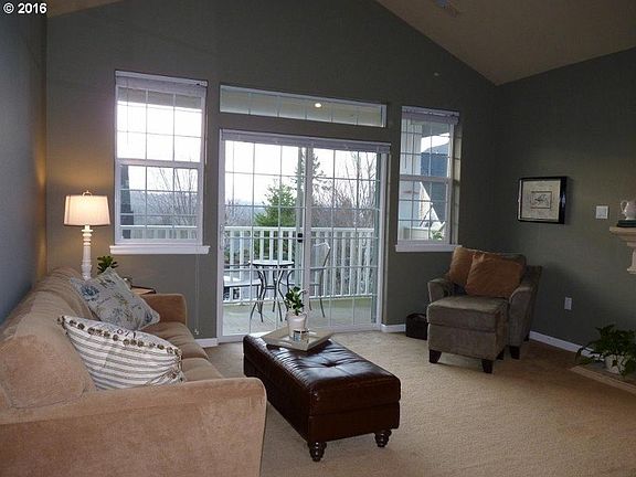 Living Room/Deck