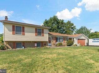 1596 E Nadenbousch Ln, Inwood, WV 25428