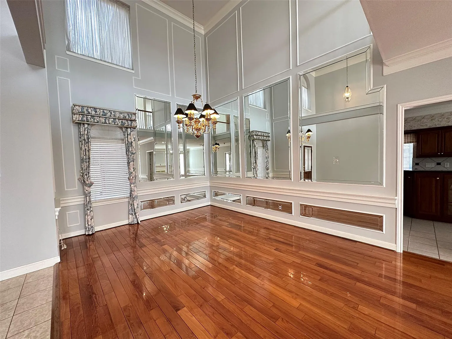 4 bed, 3.5 bath, 3905 sqft, $3,250 — Photo 4