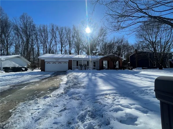 1974 Willowdale Dr, Stow, OH 44224