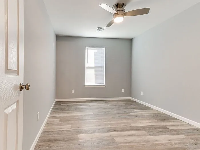 2515 Leeds Ln — Photo 26