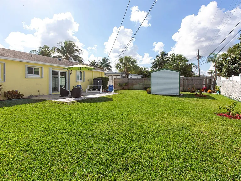 343 Balsam St — Photo 38