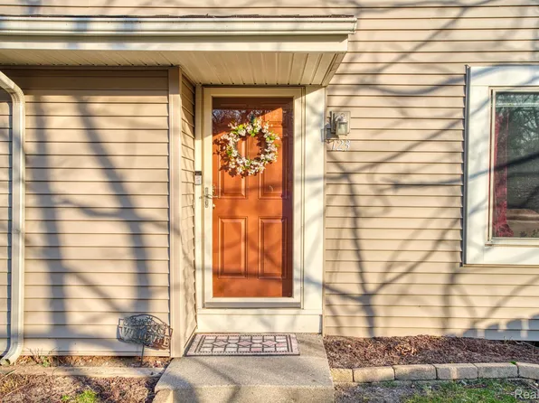 616 Rickett Rd APT 123, Brighton, MI 48116